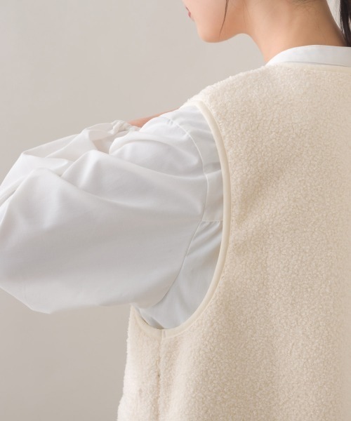 OMNES（オムネス）の「ボア深Vネックジップアップベスト（ベスト・レディース・オフホワイト/ブラック・FREE）」の6枚目の写真