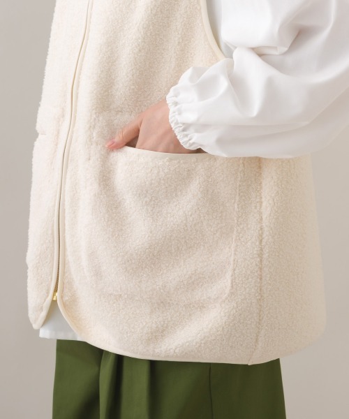 OMNES（オムネス）の「ボア深Vネックジップアップベスト（ベスト・レディース・オフホワイト/ブラック・FREE）」の7枚目の写真