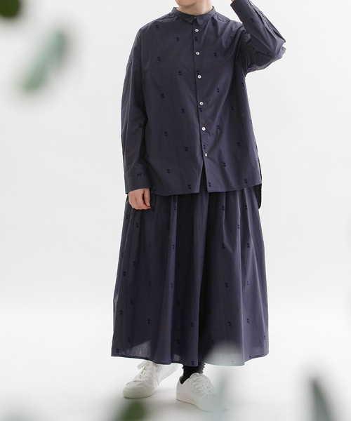 nop de nod(ノップドゥノッド)の「フロッキースワンブロードタックキュロット(スカート・レディース・ネイビー/ライトブルー/キャメル・M)」の2枚目の写真