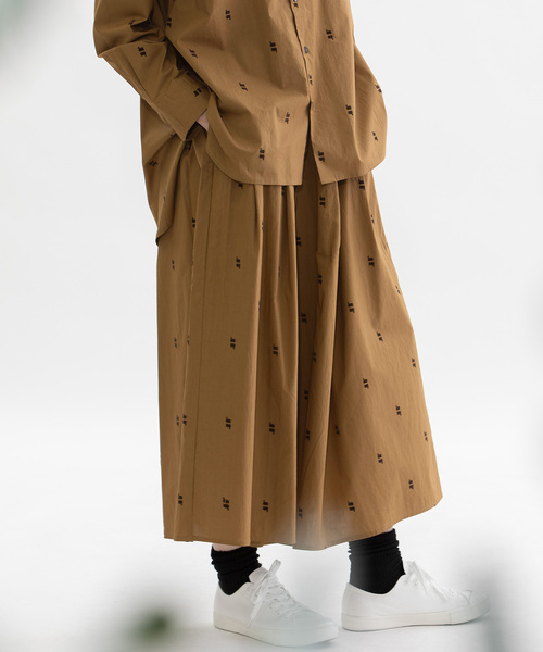 nop de nod(ノップドゥノッド)の「フロッキースワンブロードタックキュロット(スカート・レディース・ネイビー/ライトブルー/キャメル・M)」の3枚目の写真