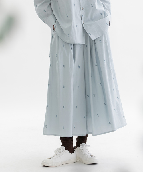 nop de nod(ノップドゥノッド)の「フロッキースワンブロードタックキュロット(スカート・レディース・ネイビー/ライトブルー/キャメル・M)」の7枚目の写真