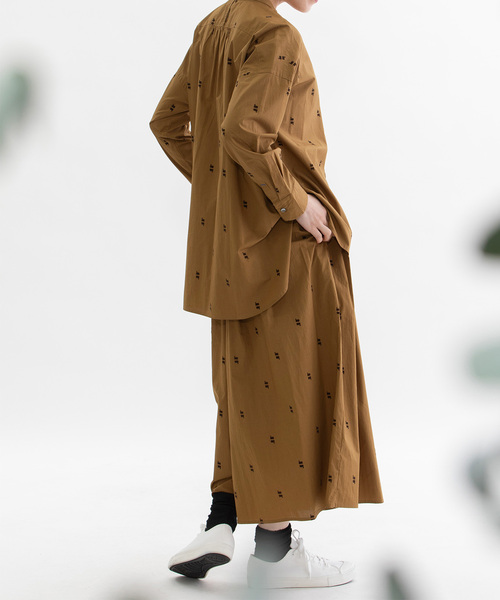 nop de nod(ノップドゥノッド)の「フロッキースワンブロードタックキュロット(スカート・レディース・ネイビー/ライトブルー/キャメル・M)」の11枚目の写真