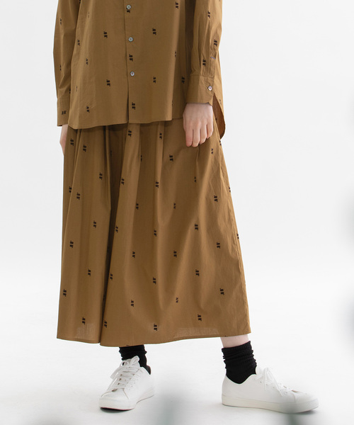 nop de nod(ノップドゥノッド)の「フロッキースワンブロードタックキュロット(スカート・レディース・ネイビー/ライトブルー/キャメル・M)」の13枚目の写真