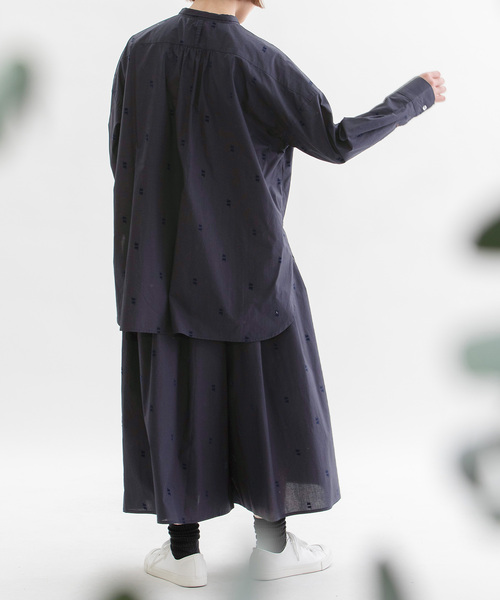 nop de nod(ノップドゥノッド)の「フロッキースワンブロードタックキュロット(スカート・レディース・ネイビー/ライトブルー/キャメル・M)」の17枚目の写真