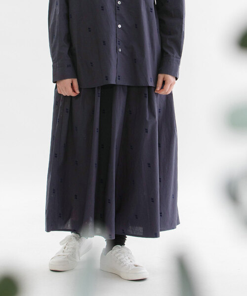 nop de nod(ノップドゥノッド)の「フロッキースワンブロードタックキュロット(スカート・レディース・ネイビー/ライトブルー/キャメル・M)」の19枚目の写真