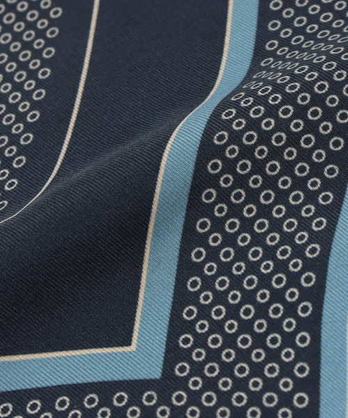 EDIFICE（エディフィス）の「Holliday & Brown(ホリデー & ブラウン) Pocket Square Frame（バンダナ/スカーフ・メンズ・ダークブルー・FREE）」の4枚目の写真