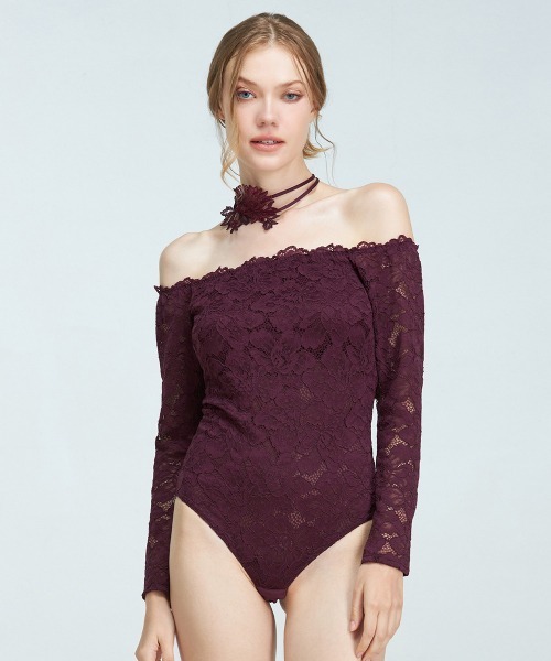 ANNEBRA（アンブラ）の「Harmony in Bloom チョーカー付きオフショルレースボディスーツ/テディ（その他アンダーウェア/インナー・レディース・ダークパープル/マスタード・M/L）」の2枚目の写真