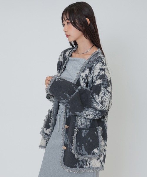 SUWDEE(スーディー)の「paint gradation fringe knit cardigan(カーディガン/ボレロ・レディース・グレー/ブラック・FREE)」の11枚目の写真