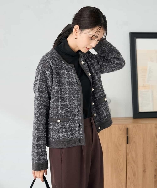 a.v.v（アーヴェヴェ）の「パールボタンツイードニットカーディガン（カーディガン/ボレロ・レディース・チャコールグレー/アイボリー・38/40）」の10枚目の写真