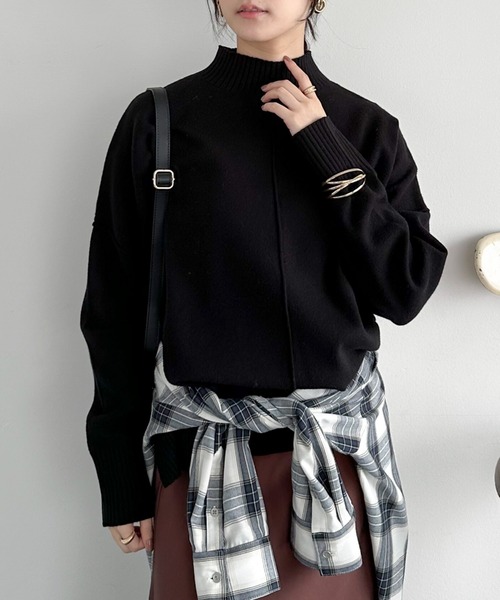 Doux archives(ドゥアルシーヴ)の「【抗ピリング・手洗い可】アウトリンキングニット(ニット/セーター・レディース・レッド/ブラック/オフホワイト/ブルー・FREE)」の3枚目の写真