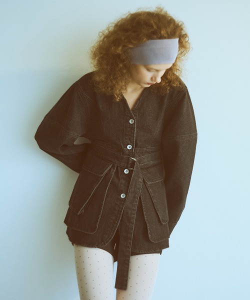 EN NEUME(エンノイム)の「Form Denim Jacket(デニムジャケット・レディース・ブルー/ブラック・1/0)」の5枚目の写真