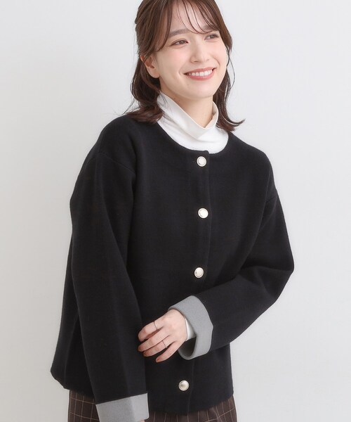 DRESKIP(ドレスキップ)の「ゴールドボタンがアクセント ダブルフェイスニットカーディガン(カーディガン/ボレロ・レディース・グレー/ブラック/ダークブラウン・01/02/03/04)」の2枚目の写真
