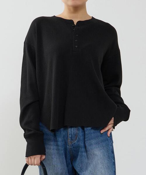 SOFFITTO(ソフィット)の「ヘンリーネックプルオーバー(Tシャツ/カットソー・レディース・オフホワイト/ブラウン/ブラック・FREE)」の1枚目の写真
