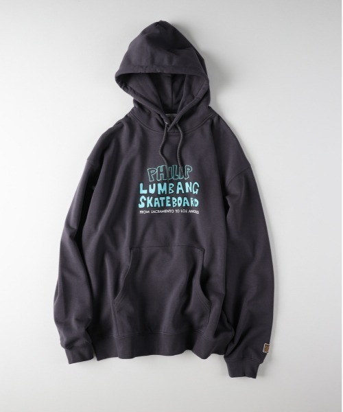Right-on（ライトオン）の「【Philip Lumbang】プリント スウェットパーカー (手書きアート/フロントバックプリント/ビッグシルエット/ストリート/ユニークデザイン/CVC裏毛/リラックスフィット)（パーカー・メンズ・ダークグレー/ブラウン/ライトグレー・M/L/XL）」の8枚目の写真