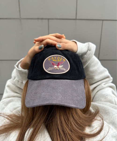 AVIREX(アヴィレックス)の「AVIREX / AX EX AUTHENTIC EAGLEMOTIF WAPPEN CO / 81263600(キャップ・レディース・ブラック/エンジ・FREE)」の2枚目の写真
