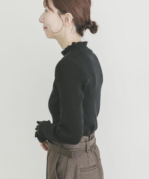 ITEMS URBANRESEARCH（アイテムズ アーバンリサーチ）の「フリルリブニット（ニット/セーター・レディース・モカ/オフホワイト/ブラック・FREE）」の22枚目の写真
