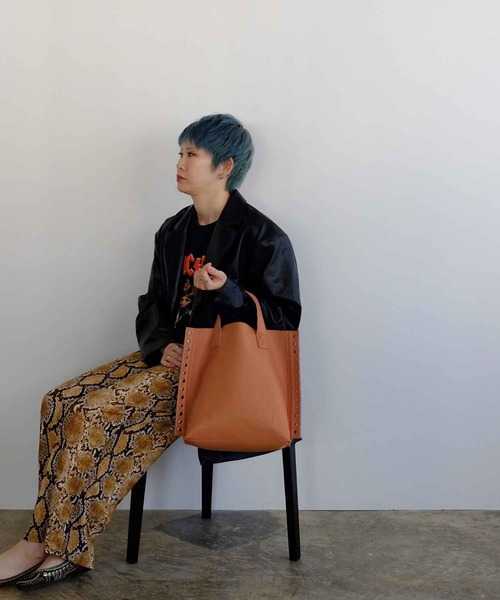 Cheek（チーク）の「rivet 2way tote（トートバッグ・レディース・イエロー/パープル/キャメル/ブラック・FREE）」の4枚目の写真