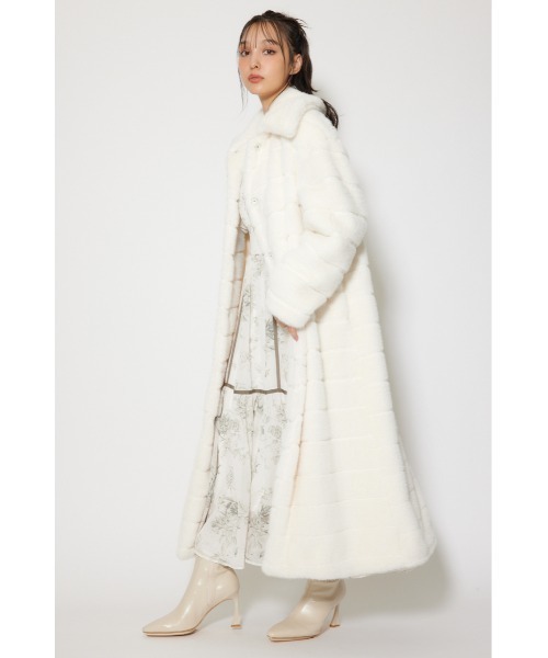 rienda(リエンダ)の「ニュアンスラインフェイクファーコート 秋服 冬服(ムートンコート・レディース・アイボリー/ベージュ・MEDIUM/SMALL)」の4枚目の写真
