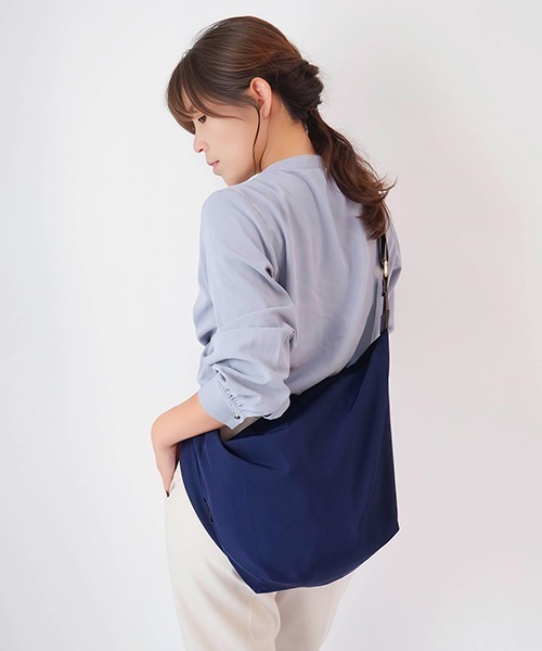 Clelia(クレリア)の「軽量ナイロンショルダーバッグ/Lサイズ(ショルダーバッグ・レディース・ブラック/オリーブ/パープル/ネイビー/サンドグレー・ONE SIZE)」の17枚目の写真