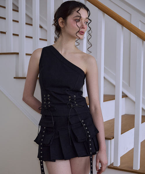 ROSEFRANTZ（ロゼフランツ）の「Unbalance Eyelet Top [Black]（Tシャツ/カットソー・レディース・ブラック・SMALL/MEDIUM）」の3枚目の写真