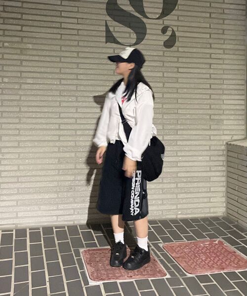 PRENDA（プレンダ）の「GRADIENT RAWCUT SHORTS BLACK（その他パンツ・レディース・その他・MEDIUM/SMALL）」の2枚目の写真