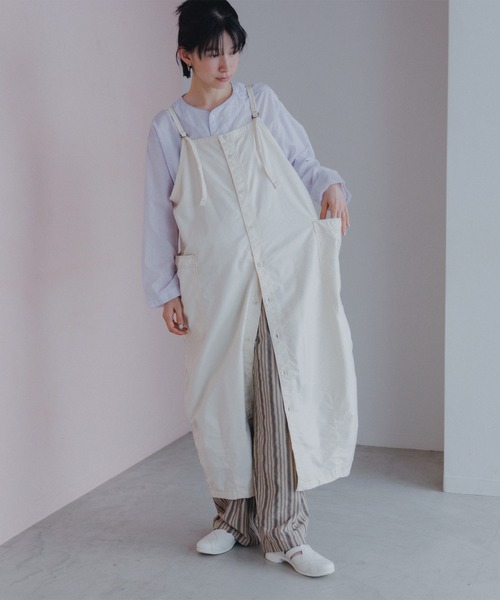 D.M.G.（ドミンゴ）の「[D.M.G / ディーエムジー] ムラバックサテン ワークサロペットスカート（サロペット/オーバーオール・レディース・ブラック/キナリ・FREE）」の8枚目の写真