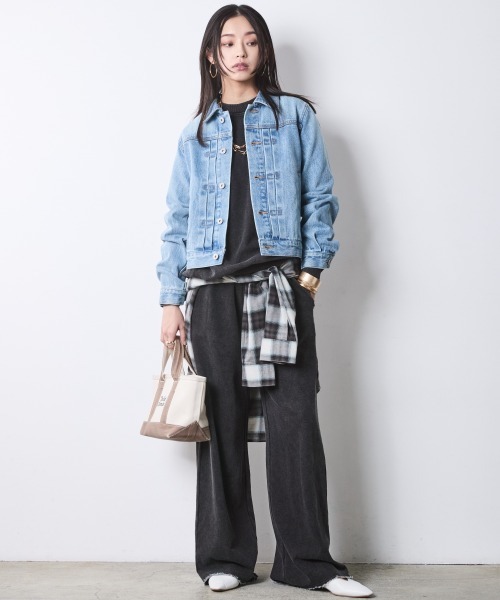 CHIC STYLE（シックスタイル）の「綿100％デニムジャケット＜大きいサイズ有＞シックスタイル（デニムジャケット・レディース・ブルー系/ネイビー系・M/L/LL/3L/4L/5L）」の7枚目の写真