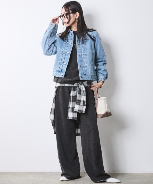 CHIC STYLE（シックスタイル）の「綿100％デニムジャケット＜大きいサイズ有＞シックスタイル（デニムジャケット・レディース・ブルー系/ネイビー系・M/L/LL/3L/4L/5L）」の12枚目の写真