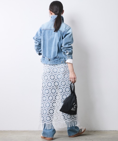 CHIC STYLE（シックスタイル）の「綿100％デニムジャケット＜大きいサイズ有＞シックスタイル（デニムジャケット・レディース・ブルー系/ネイビー系・M/L/LL/3L/4L/5L）」の20枚目の写真