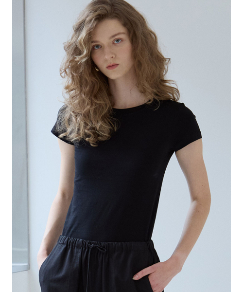 GRIDAJ（クリダジェイ）の「ベーシックスリムTシャツ[ブラック]（Tシャツ/カットソー・レディース・ブラック・SMALL/MEDIUM）」の4枚目の写真