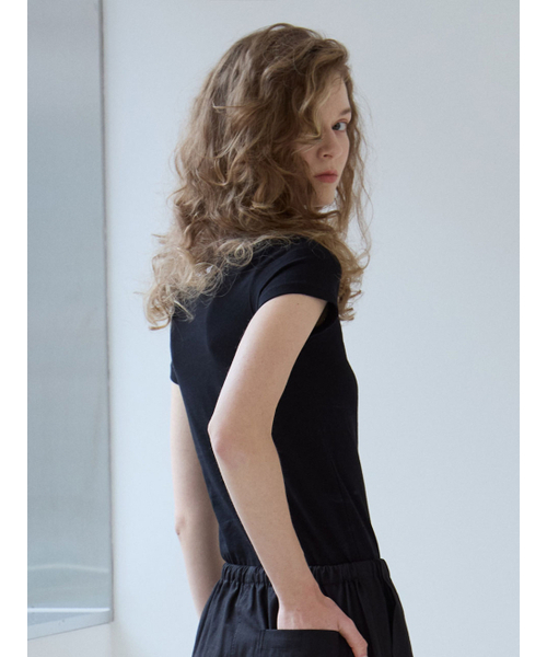 GRIDAJ（クリダジェイ）の「ベーシックスリムTシャツ[ブラック]（Tシャツ/カットソー・レディース・ブラック・SMALL/MEDIUM）」の5枚目の写真