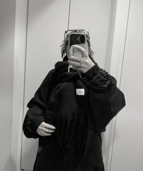 YACA（ヤーカ）の「Volume Muffler/ボリュームマフラー（マフラー・レディース・ブラック/グレー・FREE）」の5枚目の写真