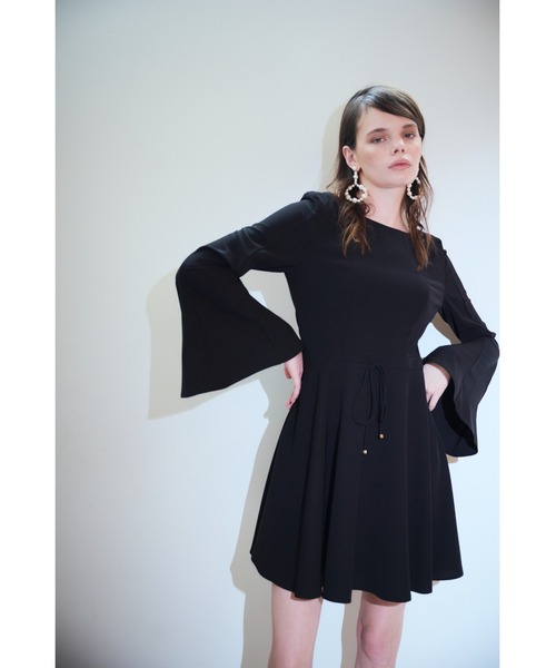 Estella.K(エステラケー)の「Emma Dress オープンバックミニドレス(ワンピース・レディース・ブラック/ブラック系その他/アイボリー・FREE)」の1枚目の写真