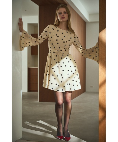Estella.K(エステラケー)の「Emma Dress オープンバックミニドレス(ワンピース・レディース・ブラック/ブラック系その他/アイボリー・FREE)」の2枚目の写真