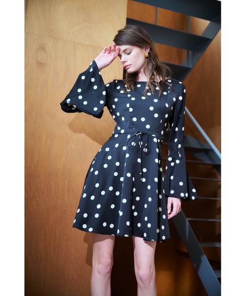 Estella.K(エステラケー)の「Emma Dress オープンバックミニドレス(ワンピース・レディース・ブラック/ブラック系その他/アイボリー・FREE)」の15枚目の写真