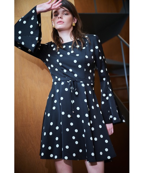 Estella.K(エステラケー)の「Emma Dress オープンバックミニドレス(ワンピース・レディース・ブラック/ブラック系その他/アイボリー・FREE)」の5枚目の写真