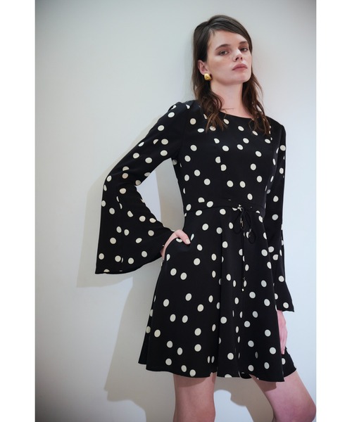 Estella.K(エステラケー)の「Emma Dress オープンバックミニドレス(ワンピース・レディース・ブラック/ブラック系その他/アイボリー・FREE)」の16枚目の写真