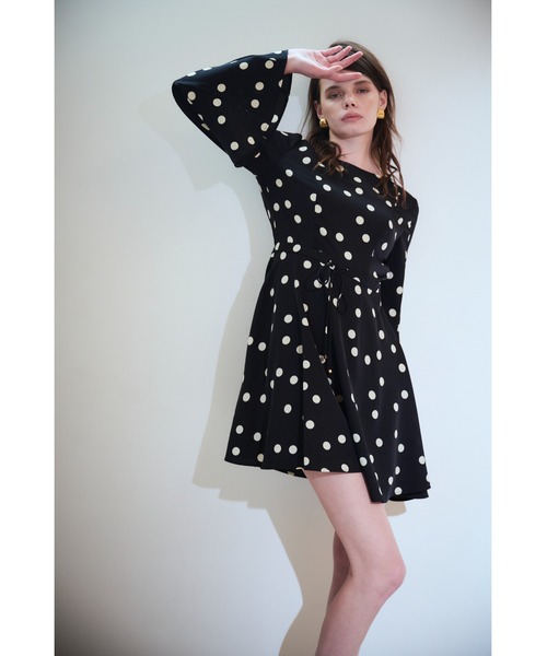 Estella.K(エステラケー)の「Emma Dress オープンバックミニドレス(ワンピース・レディース・ブラック/ブラック系その他/アイボリー・FREE)」の4枚目の写真