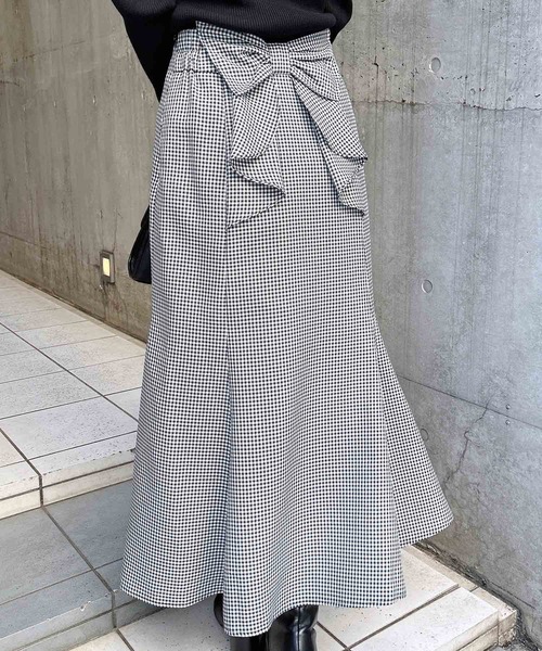 INGNI（イング）の「バックリボンマーメイドスカート（スカート・レディース・ブラック系その他3/ライトベージュ/ブラック・FREE）」の7枚目の写真