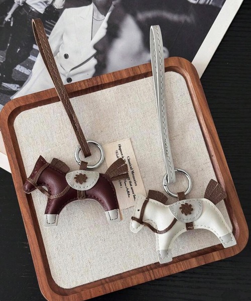 NOLITA LABORATORY（ノリータラボラトリー）の「【 NOLITA / ノリータ 】ホースモチーフ PUレザー バッグチャーム 配色馬 キーホルダー（チャーム・レディース・ホワイト/ブラウン・FREE）」の7枚目の写真