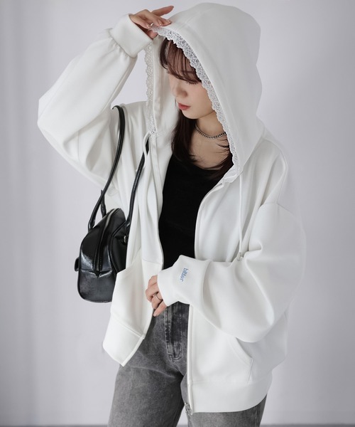 Riberry（リベリー）の「袖ロゴ刺繍レースダブルジップパーカー