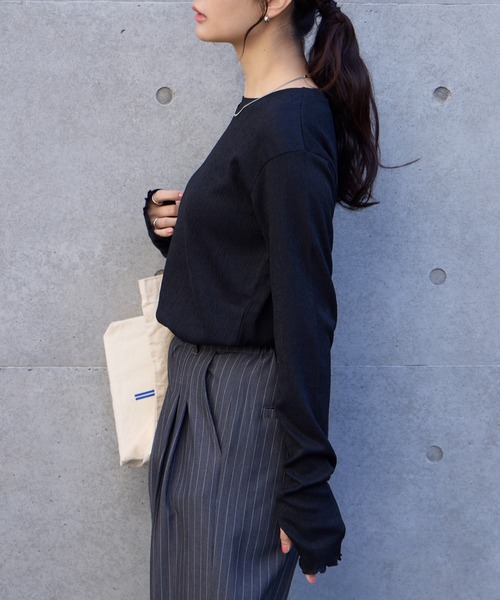 MONO-MART(モノマート)の「【AIRY DAYシリーズ】サムホール付き クルーネック メローロンT〈マシンウォッシャブル/UVカット〉(Tシャツ/カットソー・レディース・ブラウン/レッド/ダークネイビー/ピンク/ダークグレー/ライトブルー/アイボリー/ブラック・FREE)」の14枚目の写真