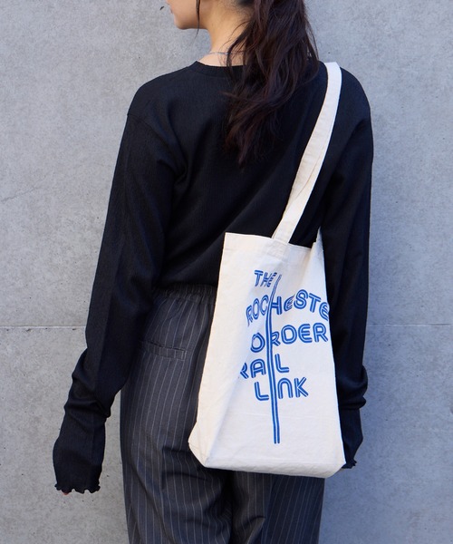 MONO-MART(モノマート)の「【AIRY DAYシリーズ】サムホール付き クルーネック メローロンT〈マシンウォッシャブル/UVカット〉(Tシャツ/カットソー・レディース・ブラウン/レッド/ダークネイビー/ピンク/ダークグレー/ライトブルー/アイボリー/ブラック・FREE)」の15枚目の写真
