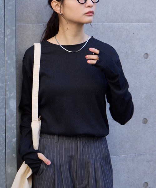 MONO-MART(モノマート)の「【AIRY DAYシリーズ】サムホール付き クルーネック メローロンT〈マシンウォッシャブル/UVカット〉(Tシャツ/カットソー・レディース・ブラウン/レッド/ダークネイビー/ピンク/ダークグレー/ライトブルー/アイボリー/ブラック・FREE)」の16枚目の写真