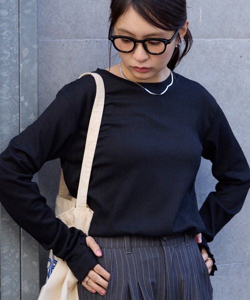 MONO-MART(モノマート)の「【AIRY DAYシリーズ】サムホール付き クルーネック メローロンT〈マシンウォッシャブル/UVカット〉(Tシャツ/カットソー・レディース・ブラウン/レッド/ダークネイビー/ピンク/ダークグレー/ライトブルー/アイボリー/ブラック・FREE)」の17枚目の写真
