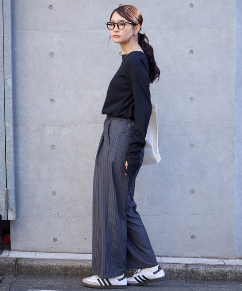 MONO-MART(モノマート)の「【AIRY DAYシリーズ】サムホール付き クルーネック メローロンT〈マシンウォッシャブル/UVカット〉(Tシャツ/カットソー・レディース・ブラウン/レッド/ダークネイビー/ピンク/ダークグレー/ライトブルー/アイボリー/ブラック・FREE)」の19枚目の写真