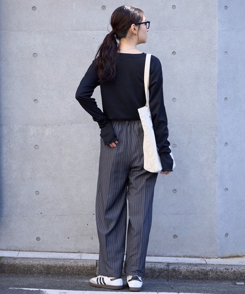 MONO-MART(モノマート)の「【AIRY DAYシリーズ】サムホール付き クルーネック メローロンT〈マシンウォッシャブル/UVカット〉(Tシャツ/カットソー・レディース・ブラウン/レッド/ダークネイビー/ピンク/ダークグレー/ライトブルー/アイボリー/ブラック・FREE)」の20枚目の写真