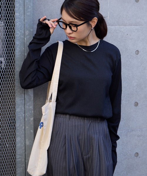 MONO-MART(モノマート)の「【AIRY DAYシリーズ】サムホール付き クルーネック メローロンT〈マシンウォッシャブル/UVカット〉(Tシャツ/カットソー・レディース・ブラウン/レッド/ダークネイビー/ピンク/ダークグレー/ライトブルー/アイボリー/ブラック・FREE)」の22枚目の写真