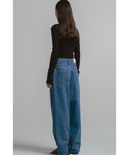 CINOH(チノ)の「2-TUCK CREASED DENIM TROUSERS M.BLUE(デニムパンツ・レディース・ブルー・4/3/2)」の6枚目の写真