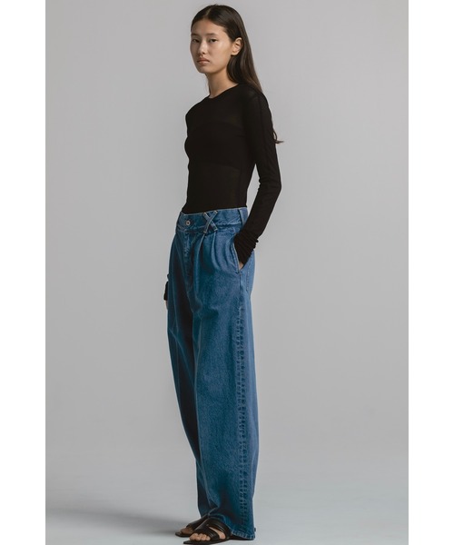 CINOH(チノ)の「2-TUCK CREASED DENIM TROUSERS M.BLUE(デニムパンツ・レディース・ブルー・4/3/2)」の8枚目の写真